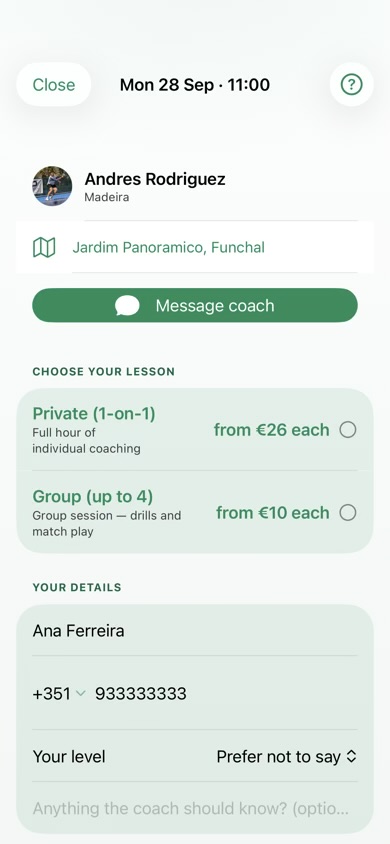 Picking a free time slot to book a padel lesson